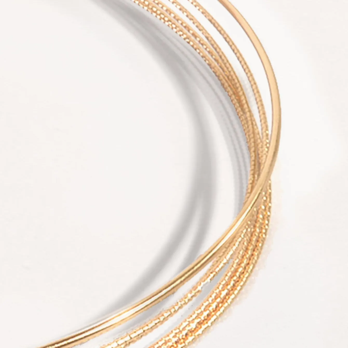 Add a Touch of Luxury to Your Look with Our Golden Alloy Metal Wide Hair Band Head Band - Perfect for Parties and Proms!