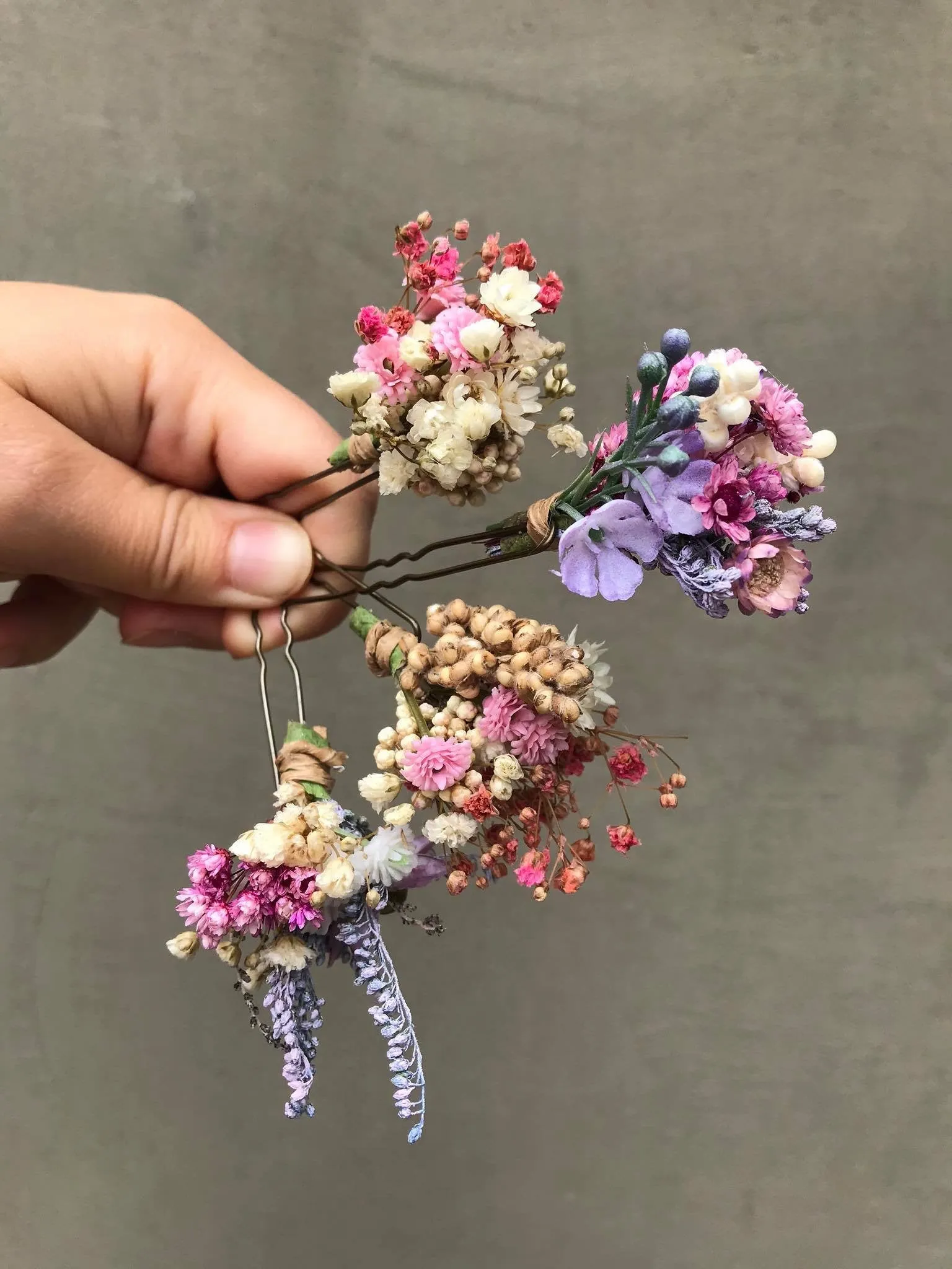 Colourful flower hairpins for wedding