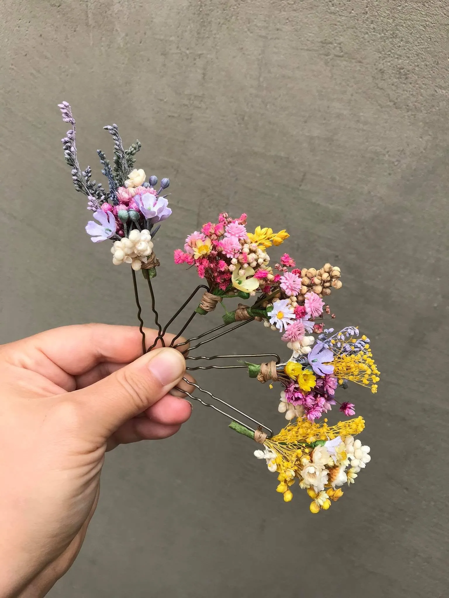 Colourful flower hairpins for wedding