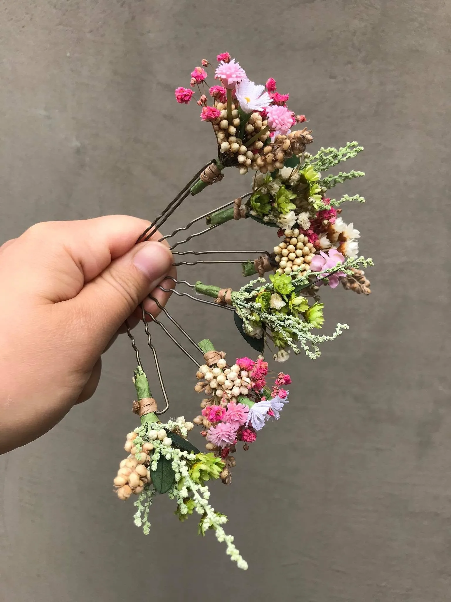 Colourful flower hairpins for wedding