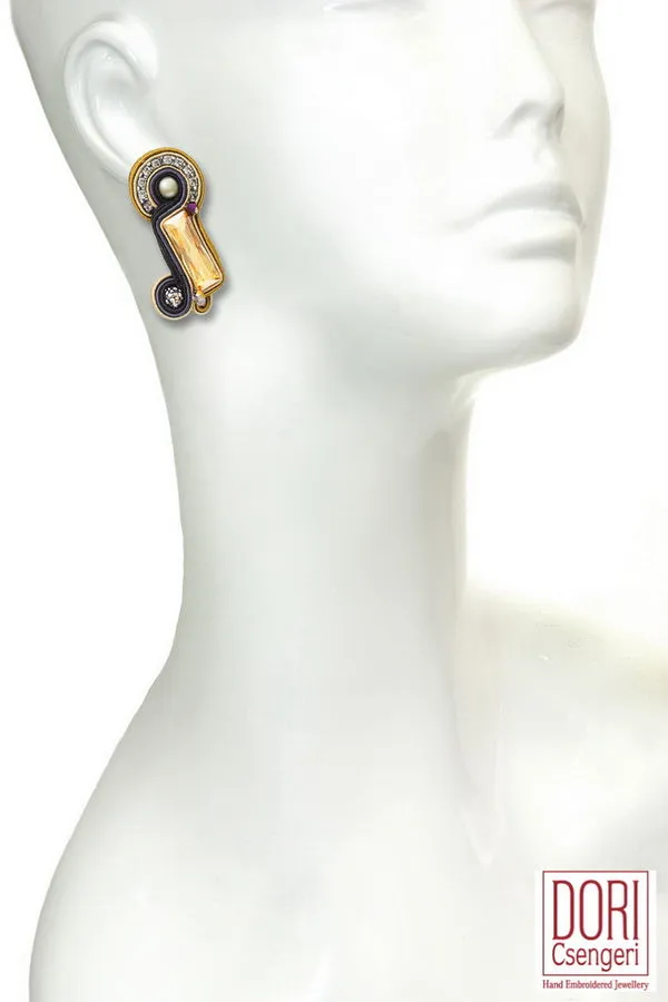 Elara Exceptional Earrings