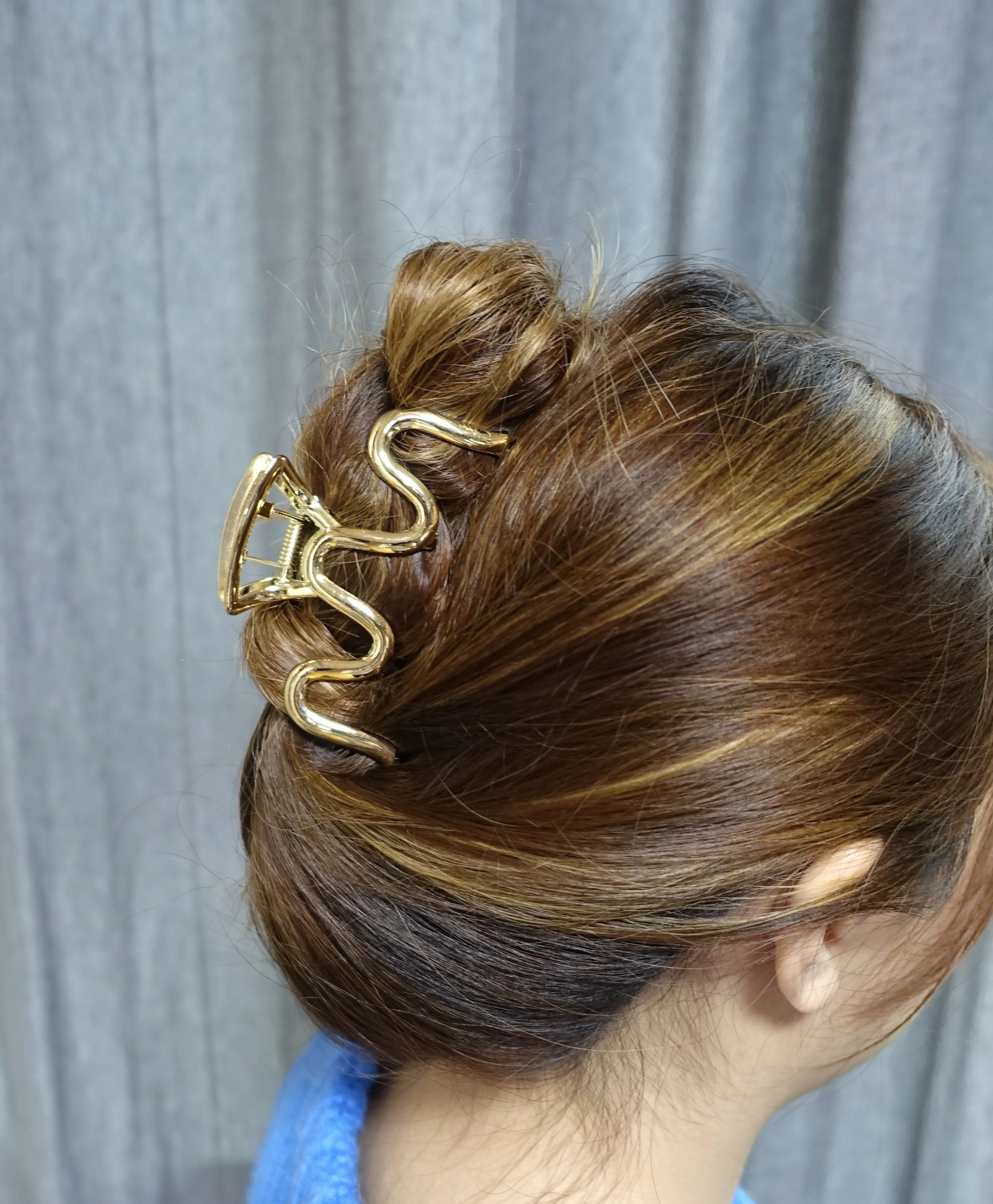 metal wave hair claw minimal hair accessory for women