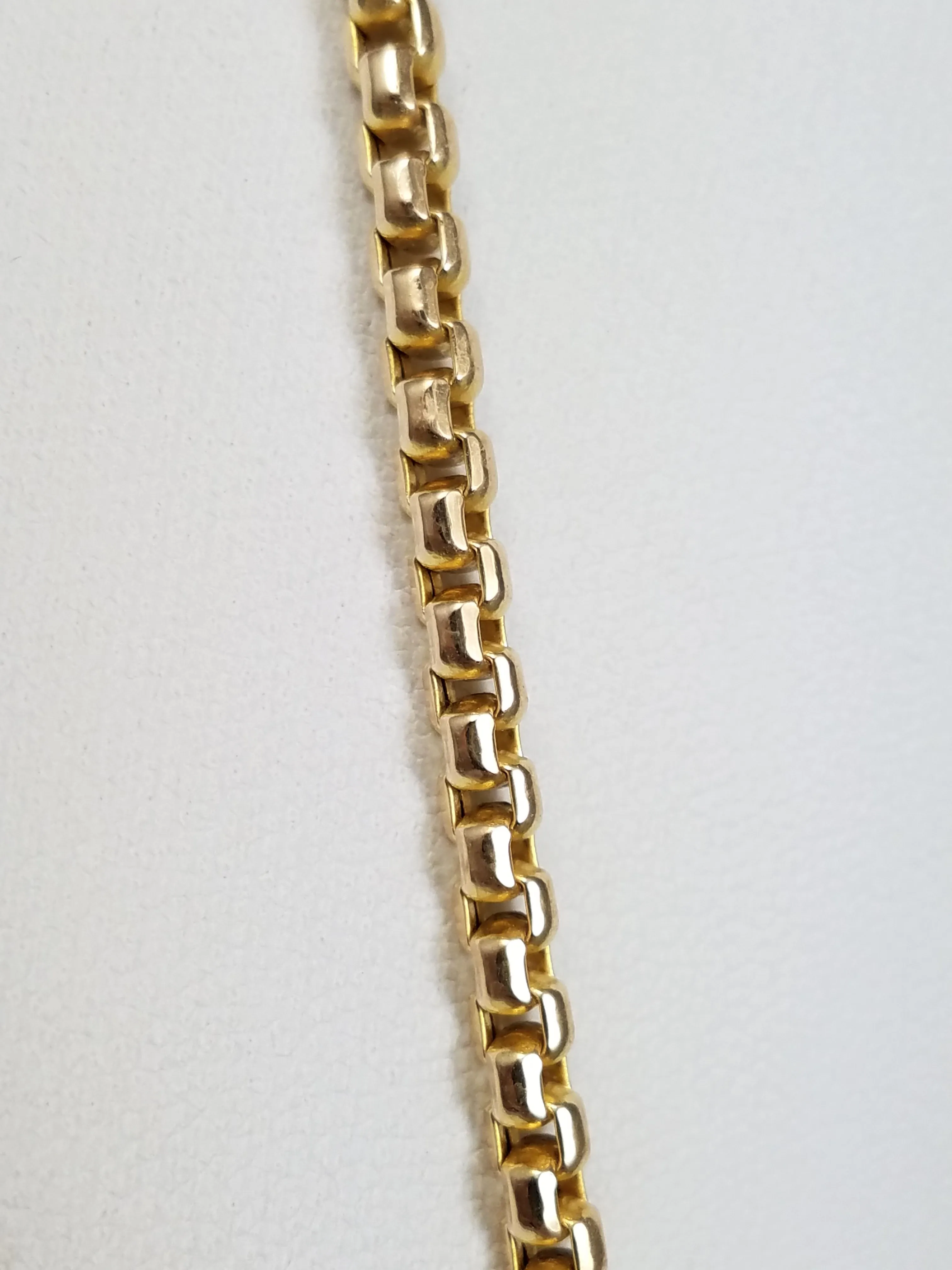 Stylish 22.5" 10k Yellow Gold Round Box Link Chain Necklace