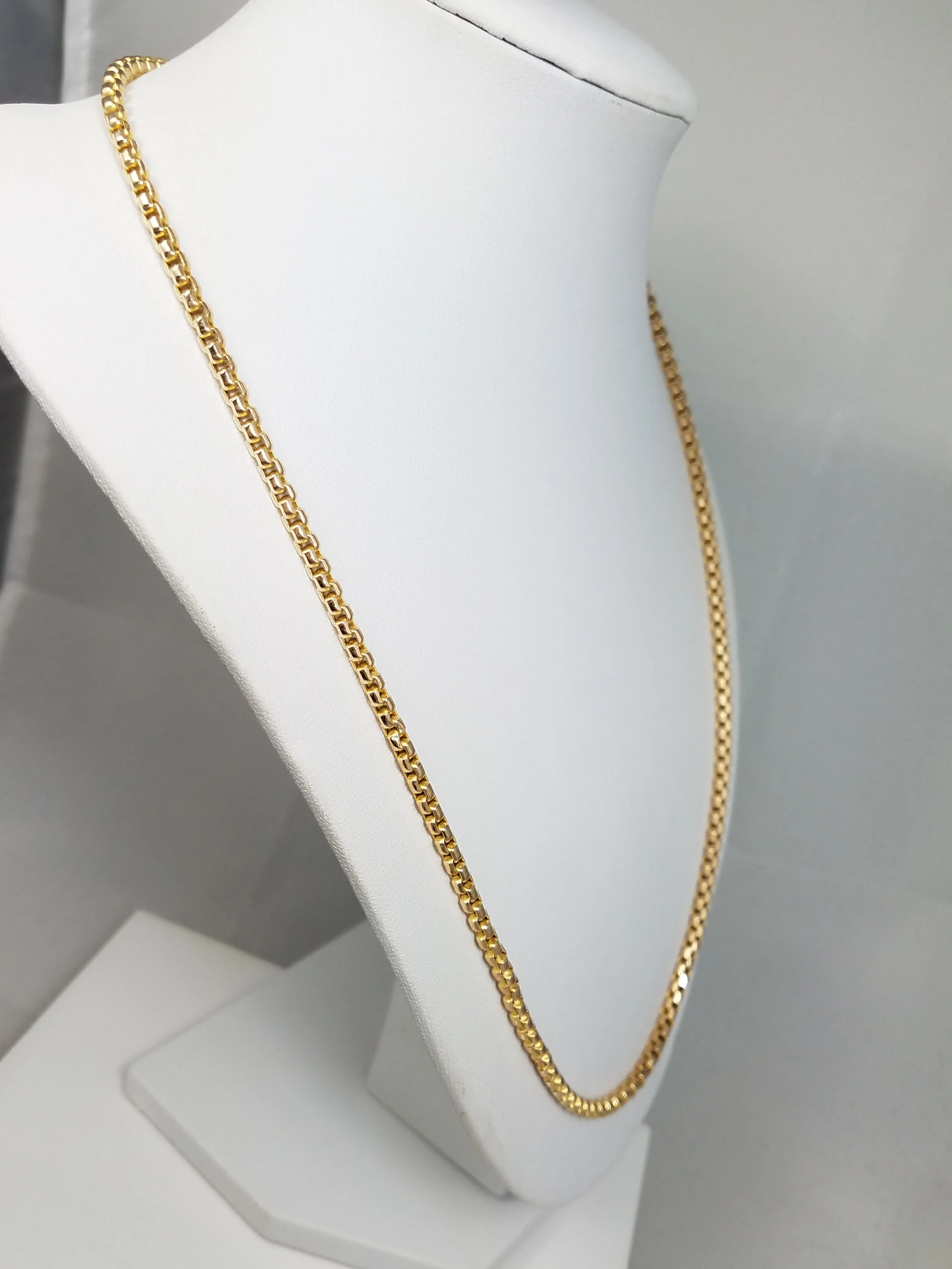 Stylish 22.5" 10k Yellow Gold Round Box Link Chain Necklace